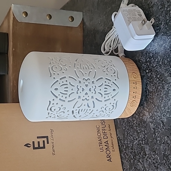 Earnestly Living Ultrasonic Aroma Diffuser - Picture 1 of 10